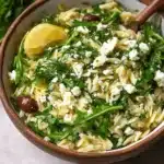 Zitronen-Dill-Orzo-Salat mit Rucola und Feta First Image First Image