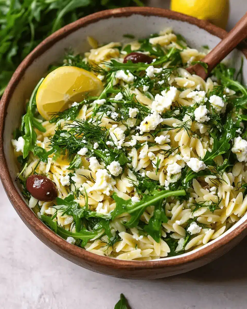 Zitronen-Dill-Orzo-Salat mit Rucola und Feta First Image First Image
