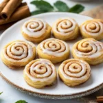 Zimtschnecken-Plätzchen – Mini-Zimtschnecken für die Keksdose First Image First Image