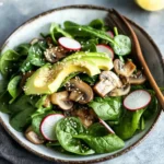 Spinatsalat mit Champignons und Avocado First Image First Image