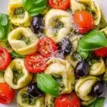 Tortellini Salat mit Pesto – Einfaches Rezept First Image First Image